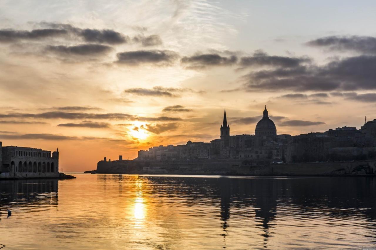 Marvellous Apartment With Valletta And Harbour Views Sliema Eksteriør bilde